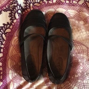 LifeStride Black Flats